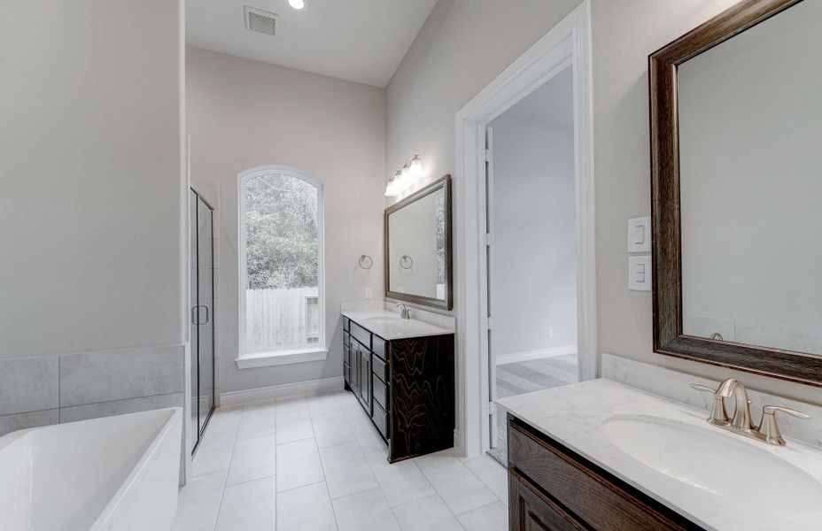 Representative furnished interior of a home built from the 3049 by Ravenna Homes in The Woodlands Hills 65′, Willis (Image 12). Representative furnished interior of a home built from the 3049 by Ravenna Homes in The Woodlands Hills 65′, Willis (Image 12).