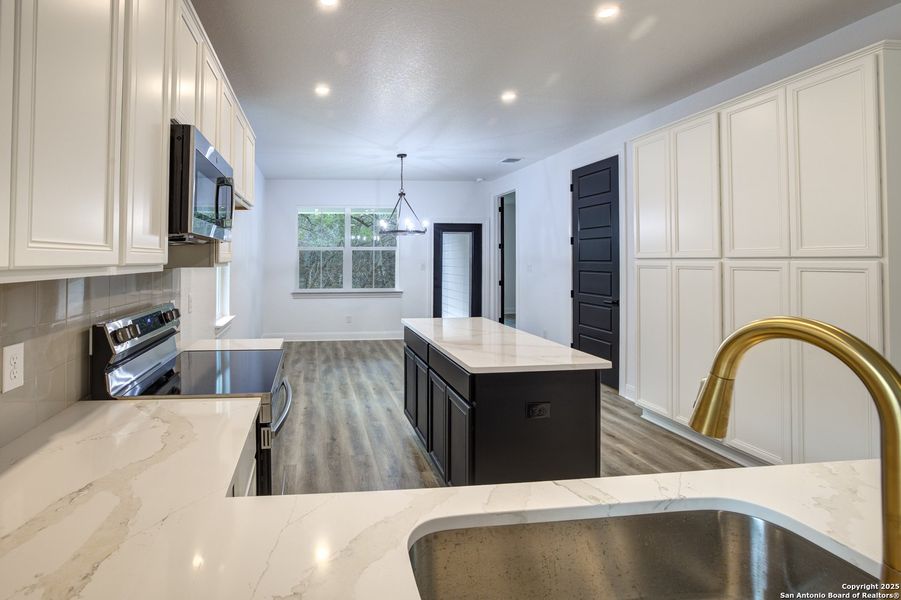 Furnished interior view inside a new home in , Wimberley (Image 12).