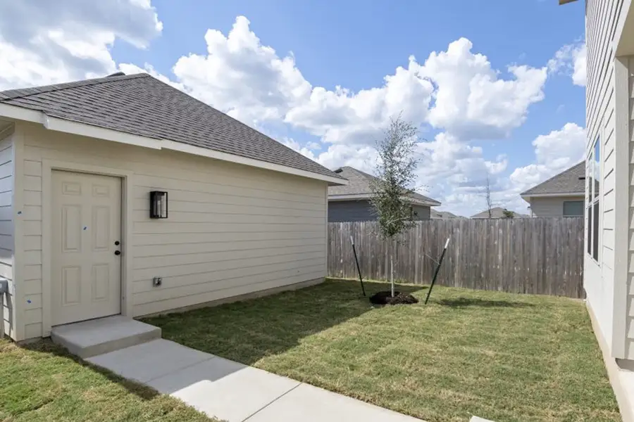 Representative exterior details of a home built from the Oak by Pacesetter Homes in Blanco Vista, San Marcos (Image 3).