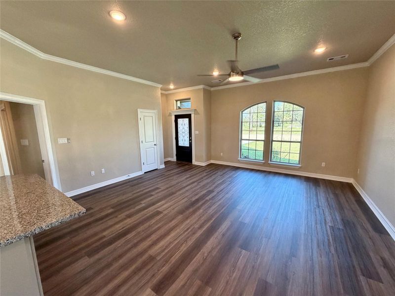 Spacious, unfurnished interior of a new home in , Angleton (Image 15).