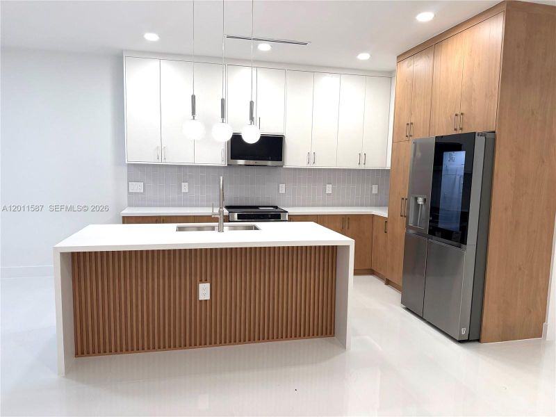 Furnished interior view inside a new home in , Lehigh Acres (Image 6).