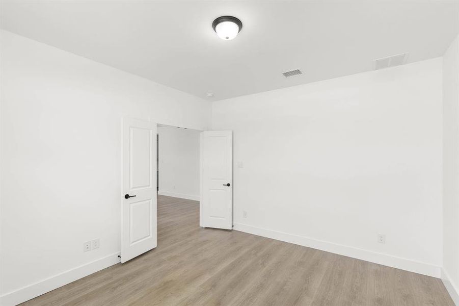 Spacious, unfurnished interior of a new home in Summit Parks, DeSoto (Image 37).