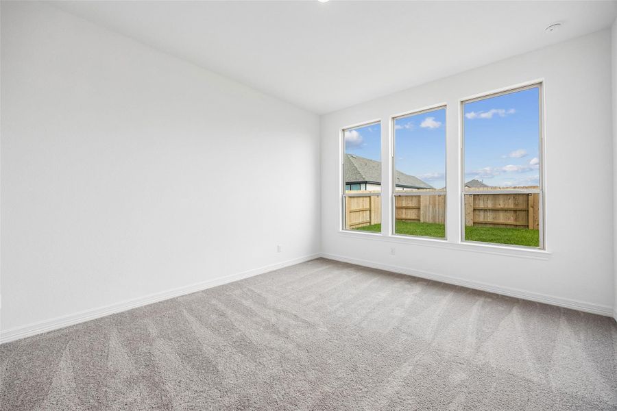 Spacious, unfurnished interior of a new home in Lago Mar, Texas City (Image 22).