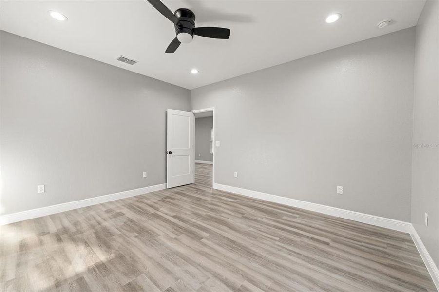 Spacious, unfurnished interior of a new home in , Williston (Image 24).