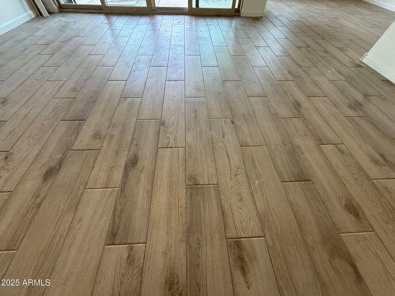 020_Wood_Looking_Plank_Tile