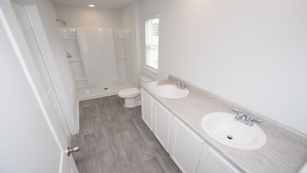 Representative unfurnished interior of a home built from the KERRY by D.R. Horton in Cottonwood Place, Tabor City (Image 17).