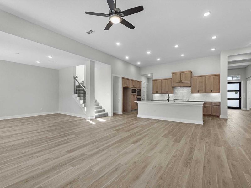 Spacious, unfurnished interior of a new home in Cross Creek Ranch 60′, Fulshear (Image 53).