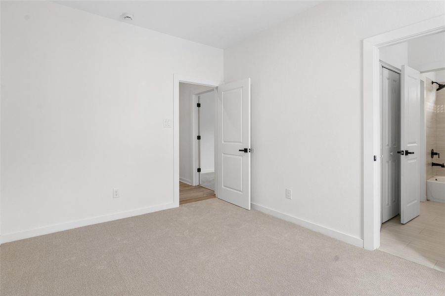 Spacious, unfurnished interior of a new home in , Houston (Image 14).