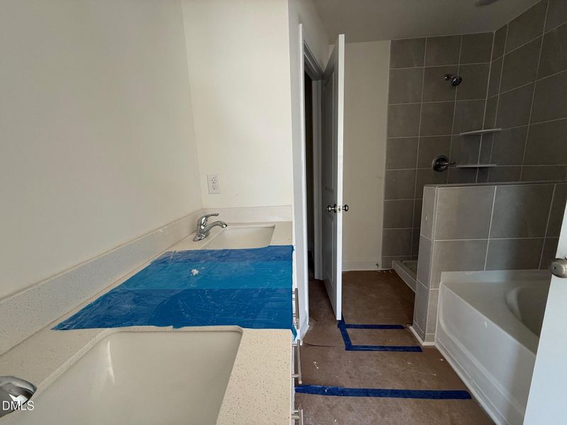 Deluxe Primary bathroom