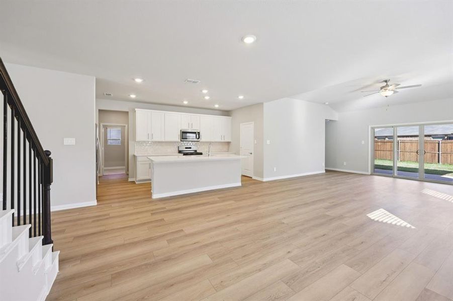 Spacious, unfurnished interior of a new home in Stonehaven, Seagoville (Image 36).
