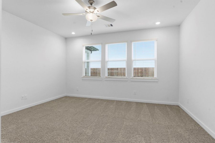 Spacious, unfurnished interior of a new home in , Iowa Colony (Image 43).