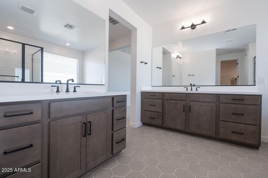 Tri Pointe Terraza 30 - Primary Bath-1ML Tri Pointe Terraza 30 - Primary Bath-1ML