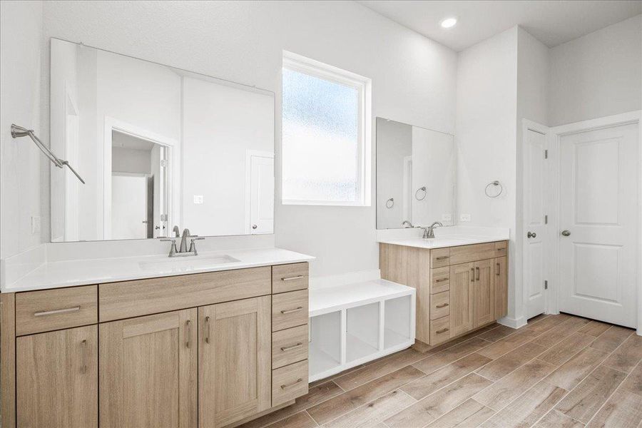 MOVE IN READY - LARGE LOT - OVERSIZED GARAGE