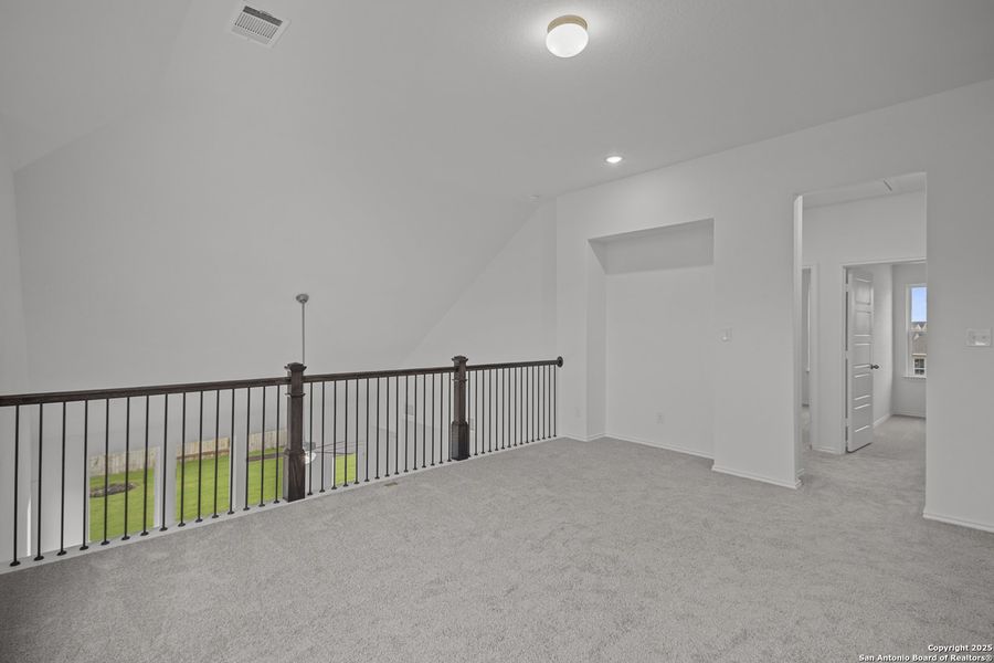 Spacious, unfurnished interior of a new home in Stillwater Ranch, San Antonio (Image 23).