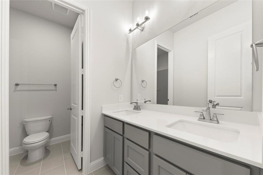 05. 2228 Euclid - 2ND Bath 05. 2228 Euclid - 2ND Bath