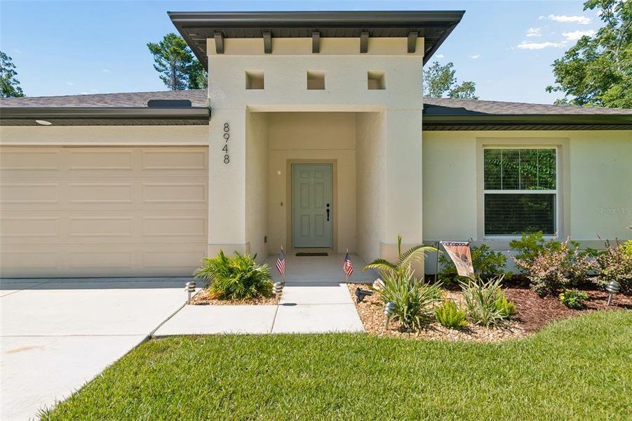 Exterior details and patio area of a home in , Weeki Wachee (Image 27).
