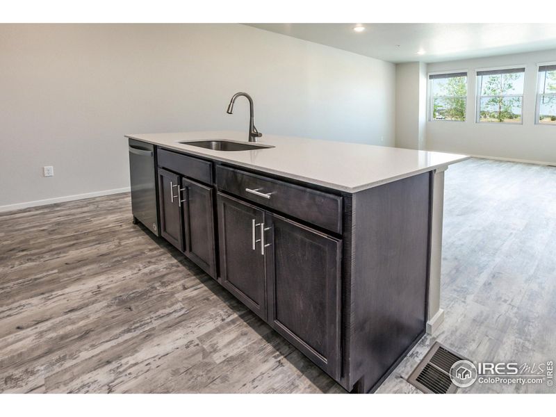 EXAMPLE PHOTO: KITCHEN ISLAND