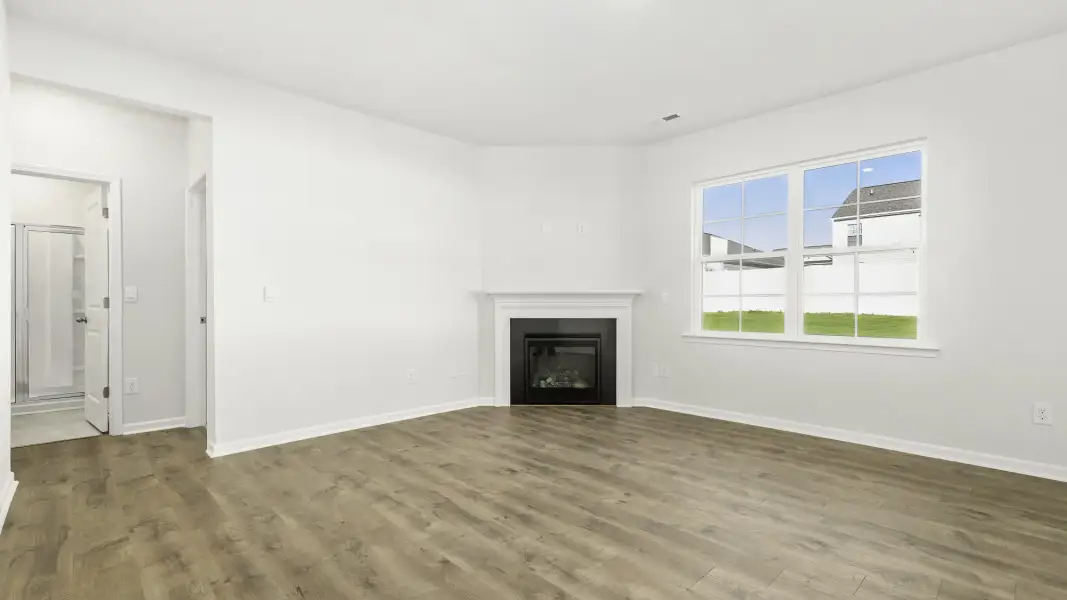 Spacious, unfurnished interior of a new home in Cambridge Park, Mebane (Image 9).