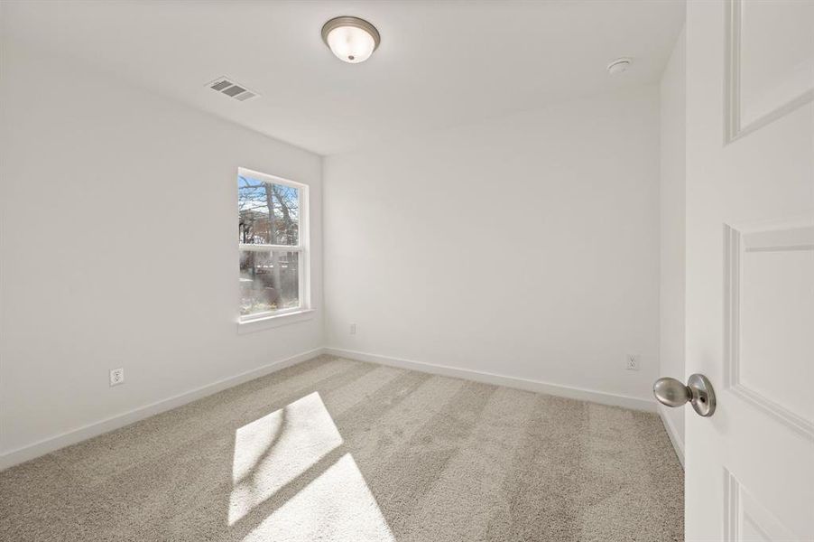 Spacious, unfurnished interior of a new home in Runaway Bay, Runaway Bay (Image 13).