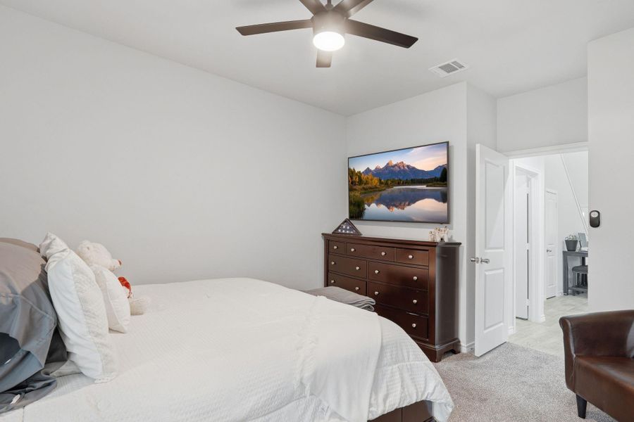 Furnished interior view inside a new home in Arrowhead Lakes, Willis (Image 9).