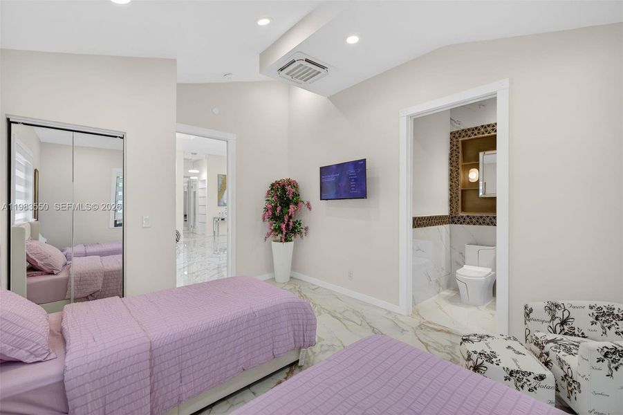 Furnished interior view inside a new home in , Biscayne Park (Image 83).