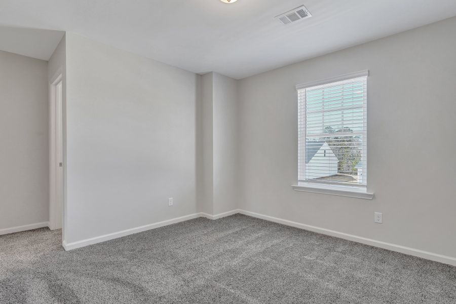Spacious, unfurnished interior of a new home in Lakeview Pines, Statesboro (Image 30).