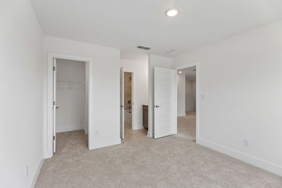 Spacious, unfurnished interior of a new home in Glenview Farms, Murfreesboro (Image 28).