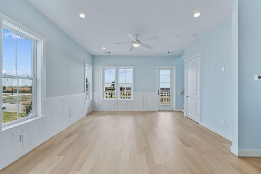 Spacious, unfurnished interior of a new home in , Galveston (Image 37).