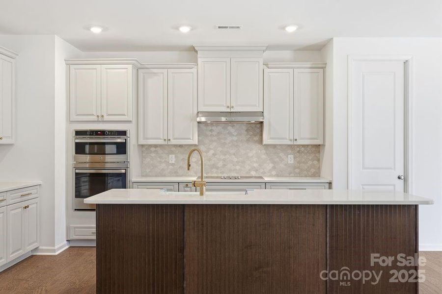 154 Nicholson Lane ~ Ready Now!