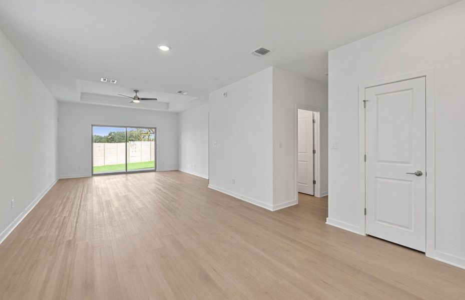 Spacious, unfurnished interior of a new home in Wolf Ranch, Georgetown (Image 34).