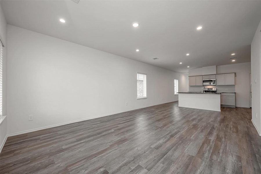 Spacious, unfurnished interior of a new home in Breckenridge Forest, Spring (Image 35).