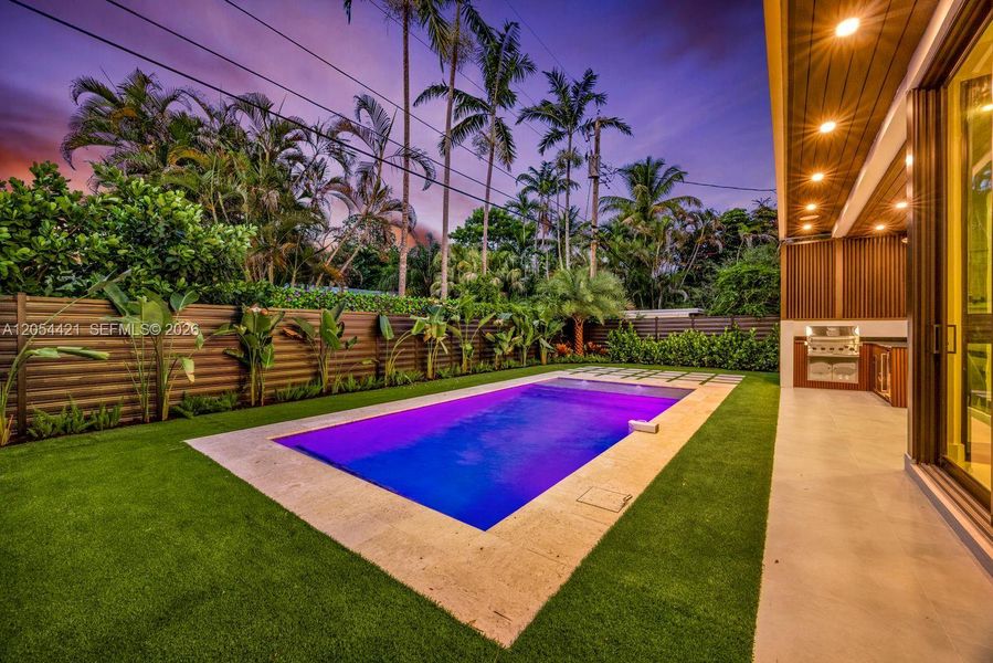 Exterior details and patio area of a home in , Miami (Image 37).