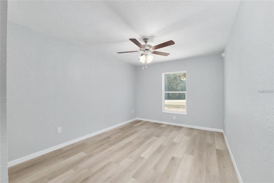 Spacious, unfurnished interior of a new home in , Dunnellon (Image 25).