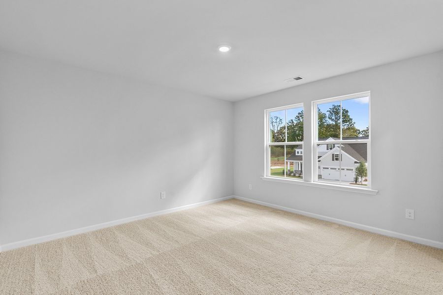 Spacious, unfurnished interior of a new home in Fieldstone, Lexington (Image 38).