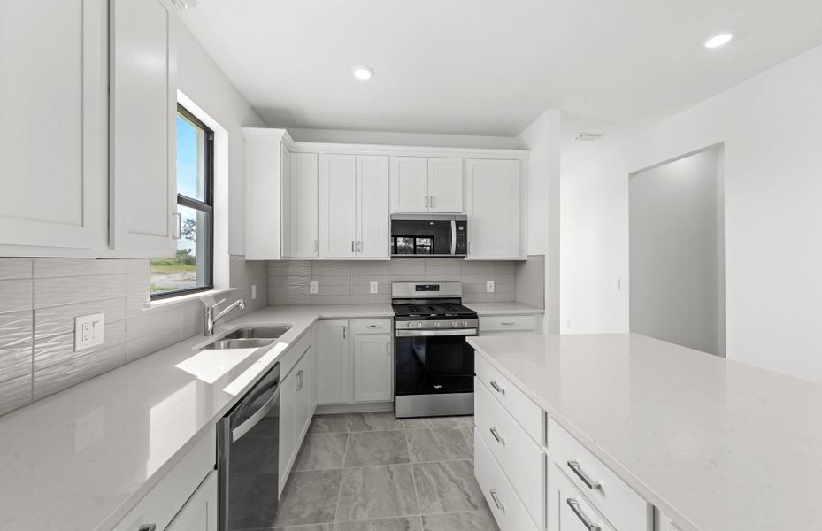 Furnished interior view inside a new home in Del Webb Catalina, Lakewood Ranch (Image 6).