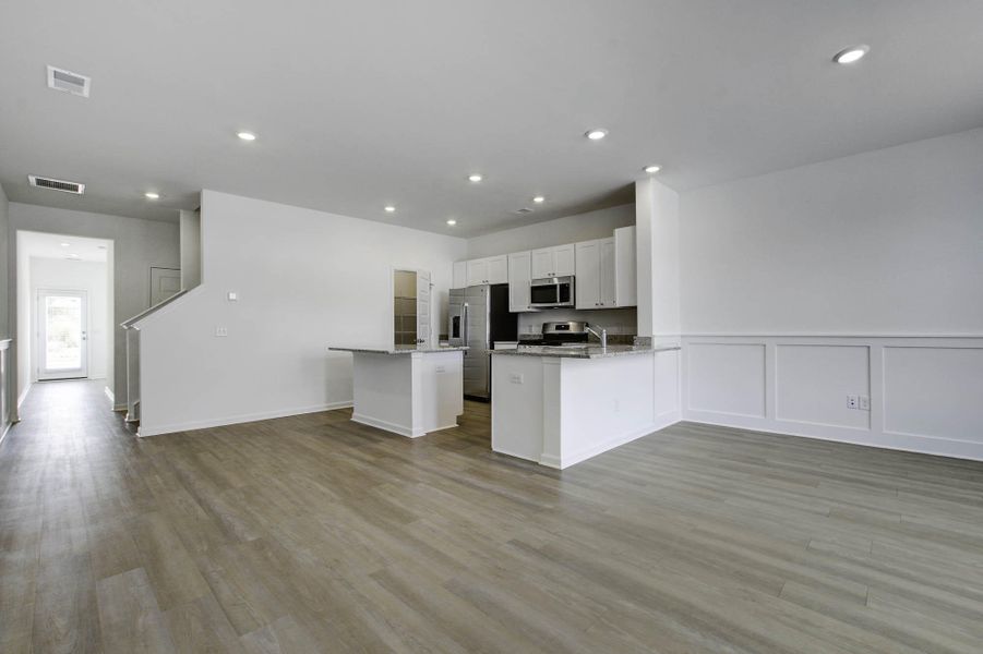 Spacious, unfurnished interior of a new home in , Summerville (Image 16).