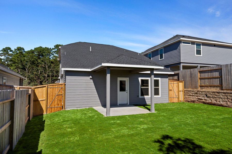Exterior details and patio area of a home in Westridge Cove, Panorama Village (Image 18).