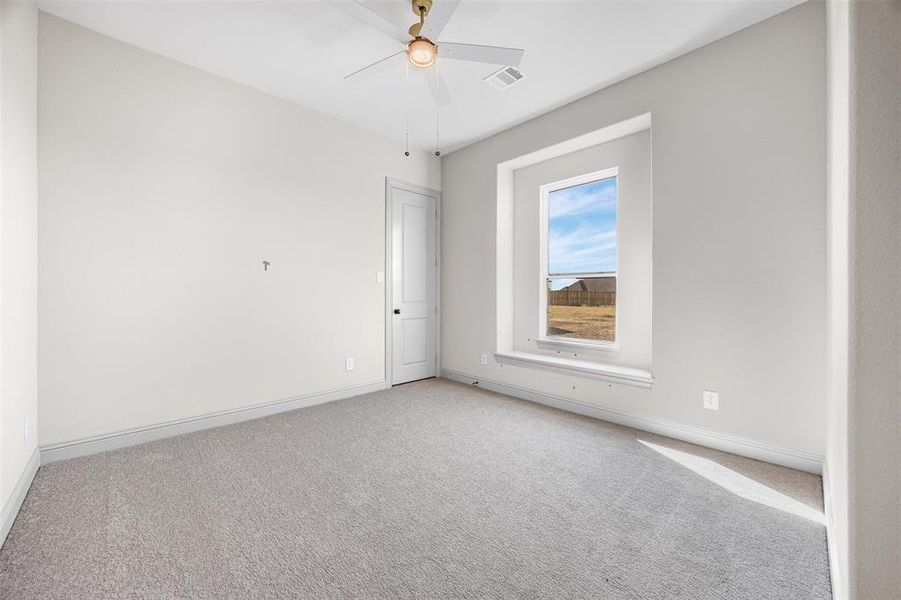 Spacious, unfurnished interior of a new home in Waterfall Ranch - 1 Acre Lots, Waxahachie (Image 22). Spacious, unfurnished interior of a new home in Waterfall Ranch - 1 Acre Lots, Waxahachie (Image 22).