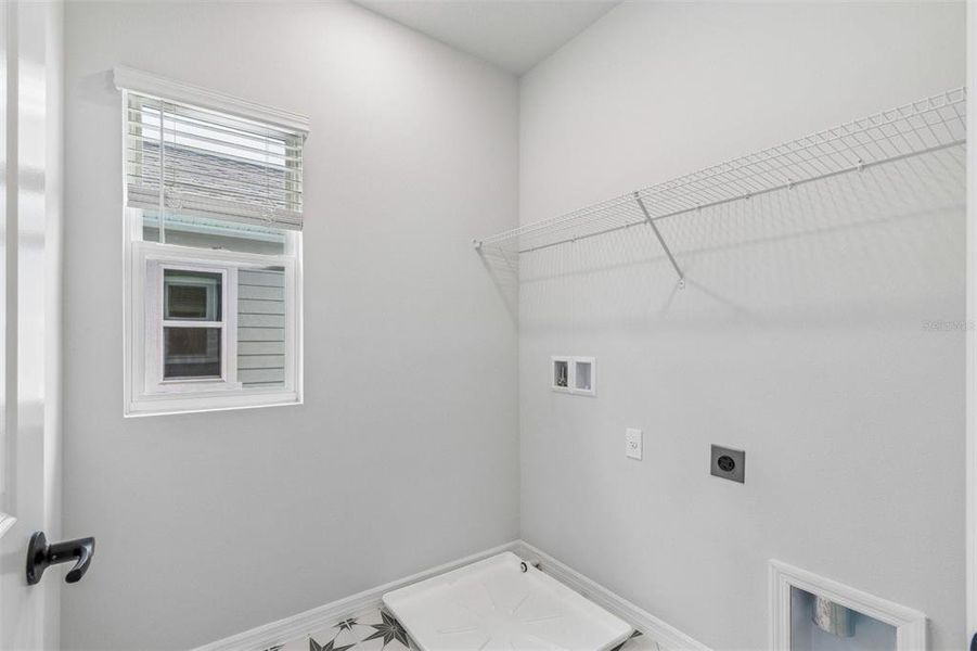 Spacious, unfurnished interior of a new home in , Orlando (Image 26).