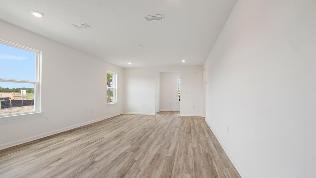 Spacious, unfurnished interior of a new home in Owl's Head East, Freeport (Image 15).