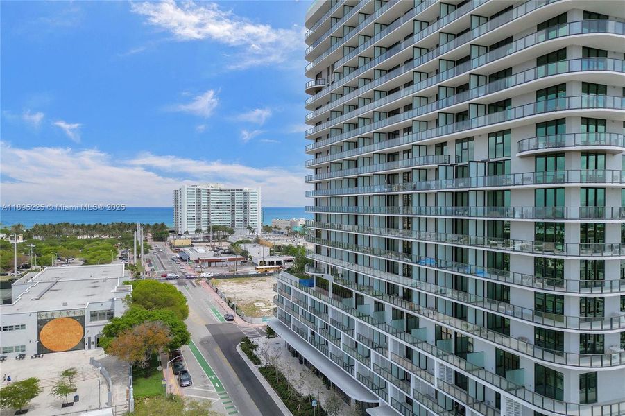 Condo located in Miami, FL showcasing its design and architecture (Image 31).