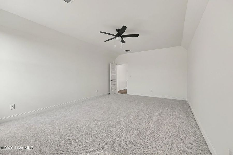 Spacious, unfurnished interior of a new home in Dixon Grove, Grimesland (Image 25).