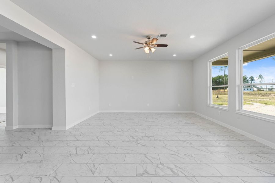 Spacious, unfurnished interior of a new home in , Conroe (Image 32).