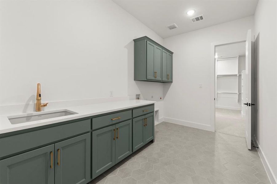 34. 551 Twilight - Utility 34. 551 Twilight - Utility