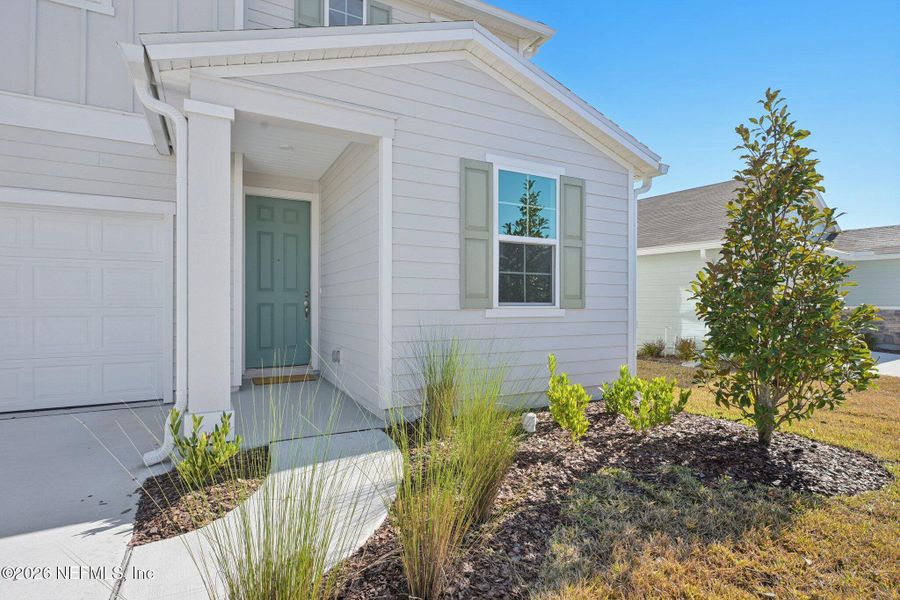 Exterior details and patio area of a home in Panther Creek, Jacksonville (Image 3).
