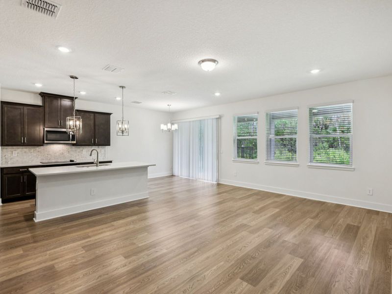 Spacious, unfurnished interior of a new home in Ridgehaven - Signature Series, Ormond Beach (Image 10).