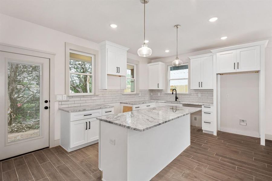Furnished interior view inside a new home in Canyon Creek, Granbury (Image 14). Furnished interior view inside a new home in Canyon Creek, Granbury (Image 14).