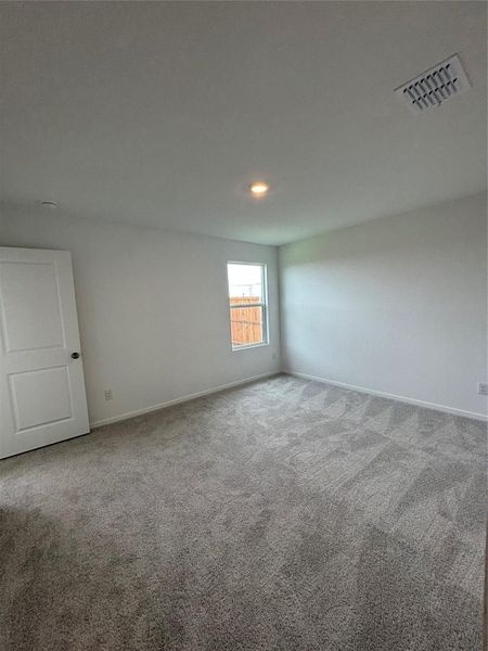 Spacious, unfurnished interior of a new home in Binford Creek, Waller (Image 28).