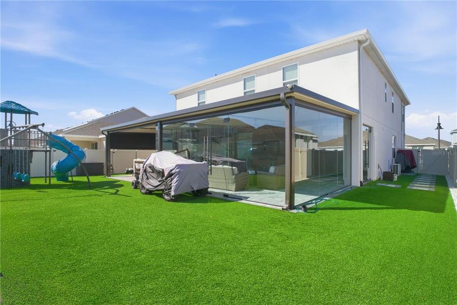 Exterior details and patio area of a home in Storey Creek, Kissimmee (Image 3).