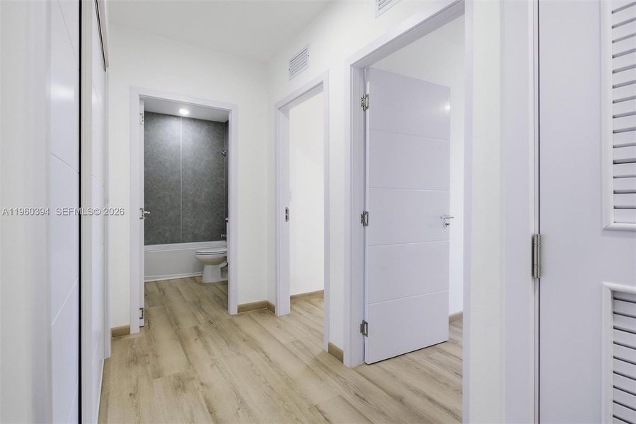 Spacious, unfurnished interior of a new home in , Florida City (Image 18).